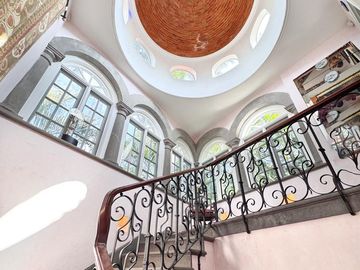 CASA EN VENTA EN LOMAS DE CUERNAVACA 4 RECAMARAS JARDIN Y ALBERCA
