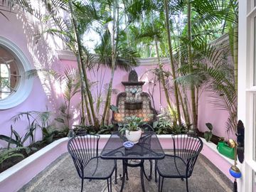 CASA EN VENTA EN LOMAS DE CUERNAVACA 4 RECAMARAS JARDIN Y ALBERCA