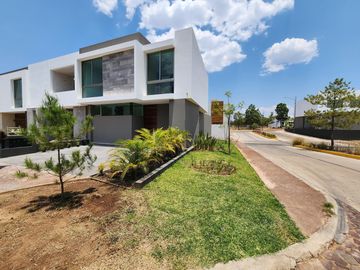 Casa en Venta Altozano Fraccionamiento privado