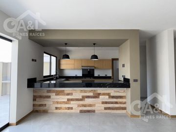 Hermosa casa en Venta en Fraccionamiento  Paseo de la Reina