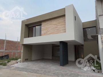 Hermosa casa en Venta en Fraccionamiento  Paseo de la Reina
