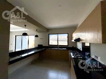 Hermosa casa en Venta en Fraccionamiento  Paseo de la Reina