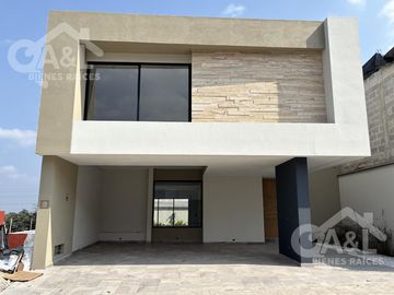 Hermosa casa en Venta en Fraccionamiento  Paseo de la Reina