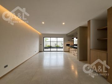 Hermosa casa en Venta en Fraccionamiento  Paseo de la Reina
