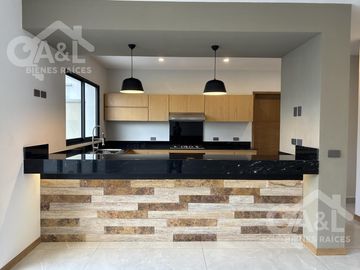 Hermosa casa en Venta en Fraccionamiento  Paseo de la Reina