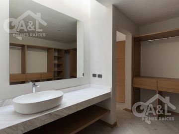 Hermosa casa en Venta en Fraccionamiento  Paseo de la Reina