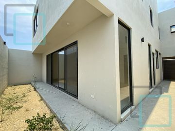 CASA EN VENTA LAS ESMERALDAS ZONA CARRETERA NACIONAL MONTERREY