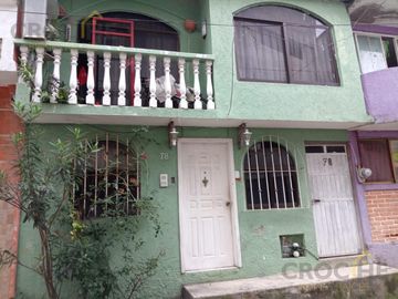 Casa en  Propiedad en venta con dos locales y tres casas Zona Miguel Alemán