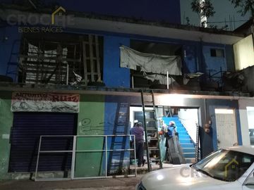Casa en  Propiedad en venta con dos locales y tres casas Zona Miguel Alemán