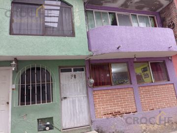 Casa en  Propiedad en venta con dos locales y tres casas Zona Miguel Alemán