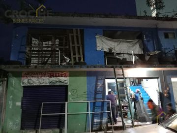 Casa en  Propiedad en venta con dos locales y tres casas Zona Miguel Alemán