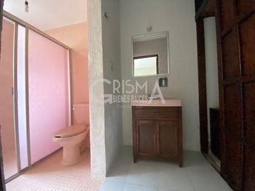 AMPLIA CASA EN VENTA EN COL. JARDINES