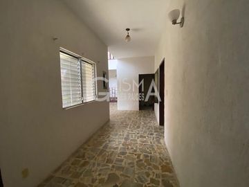 AMPLIA CASA EN VENTA EN COL. JARDINES