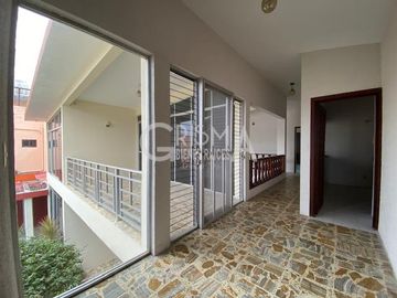 AMPLIA CASA EN VENTA EN COL. JARDINES