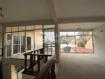 AMPLIA CASA EN VENTA EN COL. JARDINES