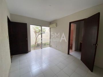 AMPLIA CASA EN VENTA EN COL. JARDINES