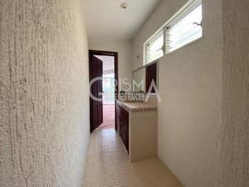 AMPLIA CASA EN VENTA EN COL. JARDINES