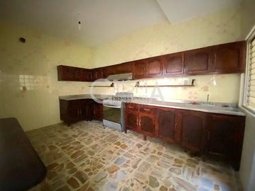 AMPLIA CASA EN VENTA EN COL. JARDINES