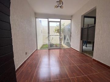 AMPLIA CASA EN VENTA EN COL. JARDINES