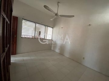 AMPLIA CASA EN VENTA EN COL. JARDINES