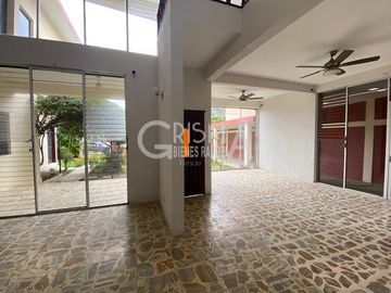 AMPLIA CASA EN VENTA EN COL. JARDINES