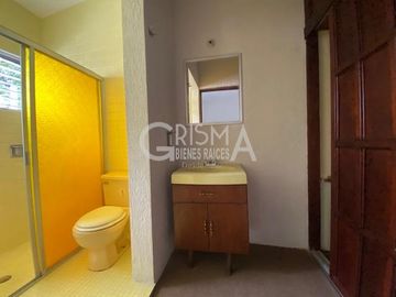 AMPLIA CASA EN VENTA EN COL. JARDINES