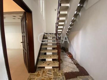 AMPLIA CASA EN VENTA EN COL. JARDINES