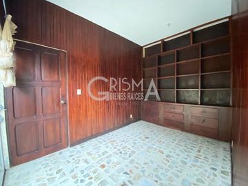 AMPLIA CASA EN VENTA EN COL. JARDINES