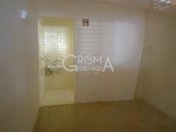 AMPLIA CASA EN VENTA EN COL. JARDINES