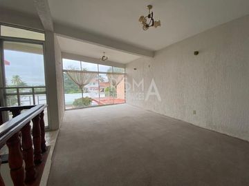 AMPLIA CASA EN VENTA EN COL. JARDINES