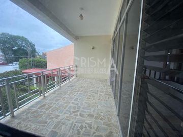 AMPLIA CASA EN VENTA EN COL. JARDINES