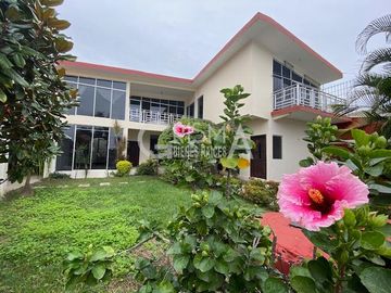 AMPLIA CASA EN VENTA EN COL. JARDINES