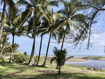 Casa en venta en casitas veracruz con vista a la playa y terreno amplio