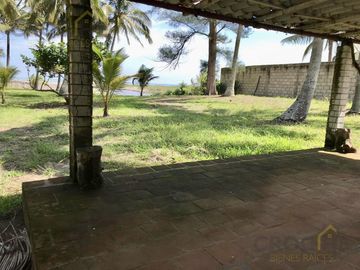 Casa en venta en casitas veracruz con vista a la playa y terreno amplio