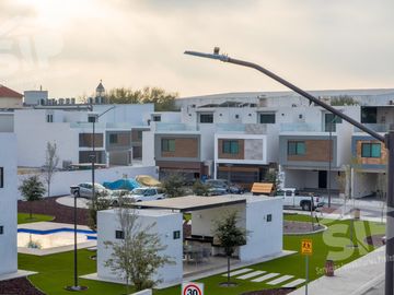 Casa en Venta Las Puentes -  San Nicolas de los Garza