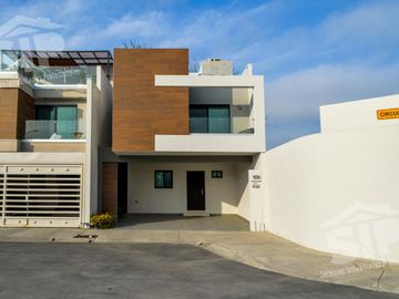 Casa en Venta Las Puentes -  San Nicolas de los Garza