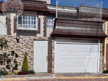 Casa en  VENTA en Privada con 3 Recámaras,  Toluca