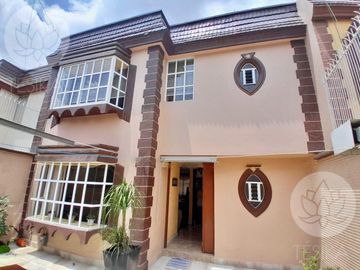 Casa en  VENTA en Privada con 3 Recámaras,  Toluca