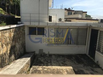 AMPLIA CASA EN VENTA EN FRACCIONAMIENTO JARDINES