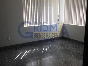 AMPLIA CASA EN VENTA EN FRACCIONAMIENTO JARDINES