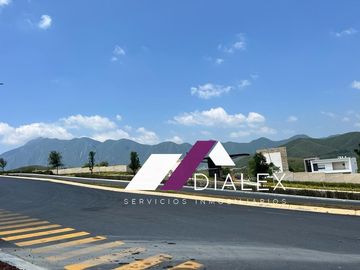 Casa en VENTA de 700 M2- Fraccionamiento SIERRA ALTA en CARRETERA NACIONAL en MONTERREY, Nuevo León.