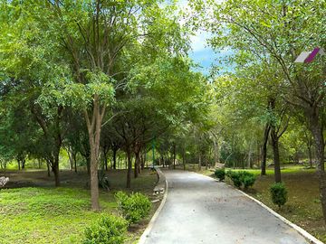 Casa en VENTA de 700 M2- Fraccionamiento SIERRA ALTA en CARRETERA NACIONAL en MONTERREY, Nuevo León.
