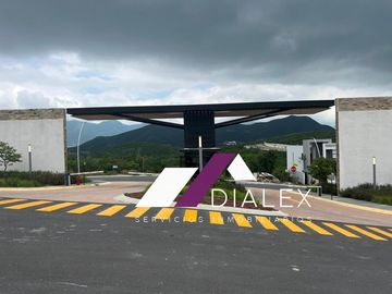 Casa en VENTA de 700 M2- Fraccionamiento SIERRA ALTA en CARRETERA NACIONAL en MONTERREY, Nuevo León.
