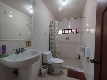 Casa en venta 4 recamaras colonia Hacienda Echeveste León Guanajuato