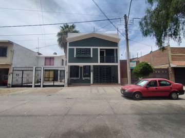 Casa en venta 4 recamaras colonia Hacienda Echeveste León Guanajuato