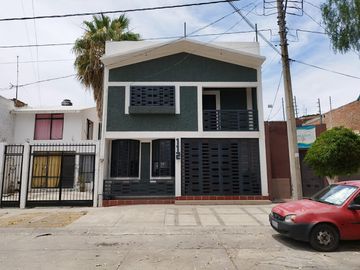 Casa en venta 4 recamaras colonia Hacienda Echeveste León Guanajuato