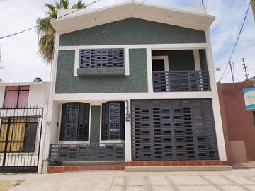 Casa en venta 4 recamaras colonia Hacienda Echeveste León Guanajuato