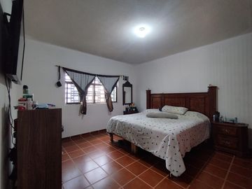 Casa en venta 4 recamaras colonia Hacienda Echeveste León Guanajuato