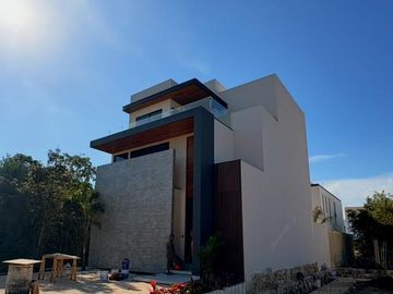Casa en  VENTA Vía Cumbres