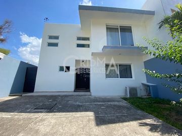 CASA EN VENTA EN COL. JARDINES